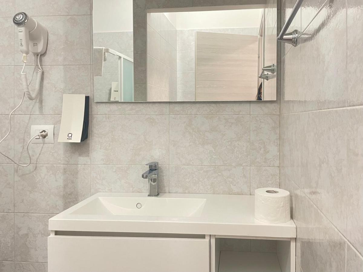 Nuovo Confortini Rooms Sunday Verona Bagian luar foto